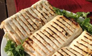 Amplop lavash dengan resep ham dan keju dengan foto