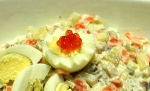 Lezzetli tuzlu ringa balığı salataları için tarifler Soğanlı patates ve ringa balığı salatası